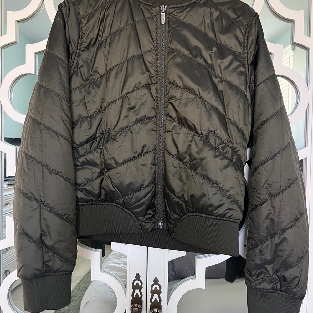 Lululemon Reversible Black Quilted Bomber Jacket in great condition Hunter Green